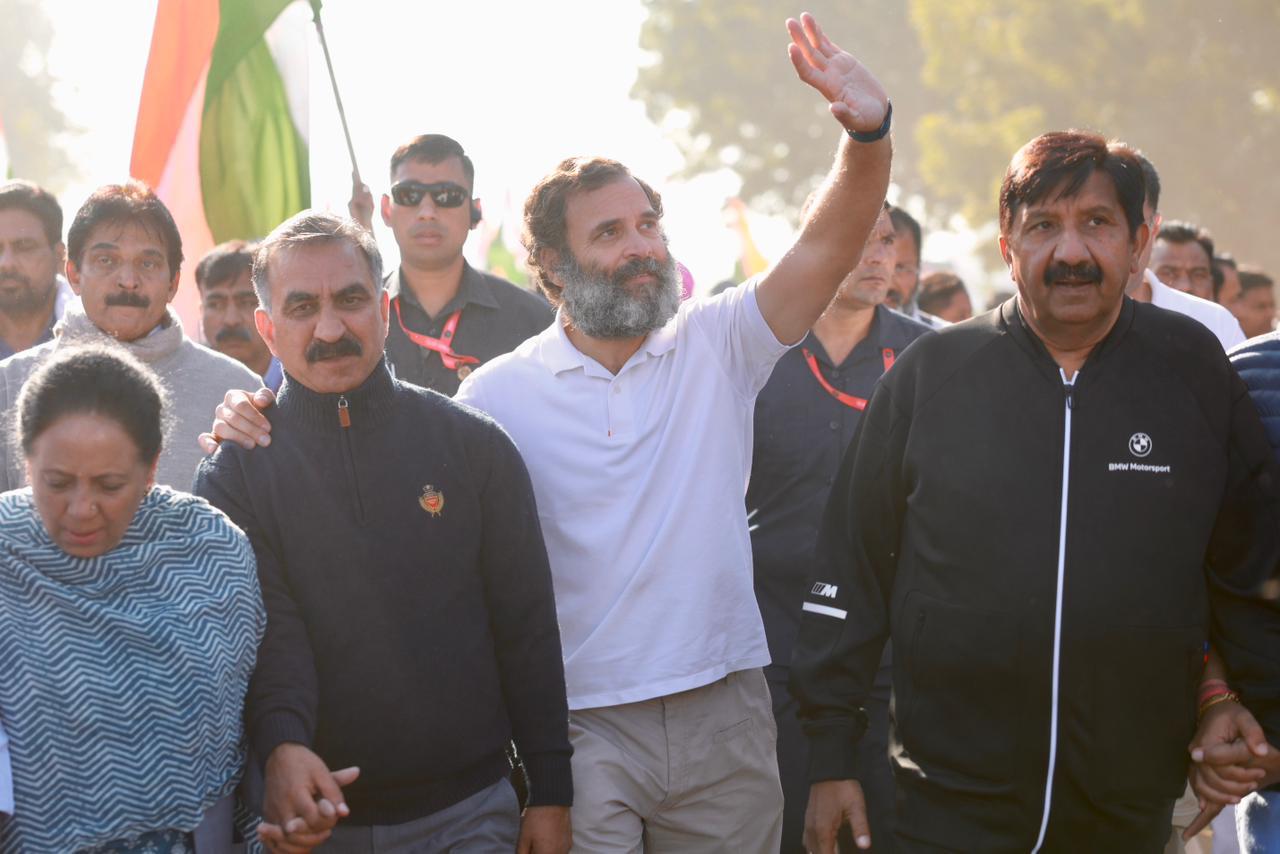 हिमाचल प्रदेश के मुख्यमंत्री सुखविंदर सिंह सुक्खू शुक्रवार को कांग्रेस नेता राहुल गांधी की भारत जोड़ो यात्रा में शामिल हुए