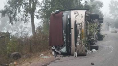Himgiri Samachar:Tourist-bus-overturns-in-HPs-Bilaspur-16-injured